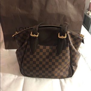 -SOLD- Authentic LOUIS VUITTON Brown Damier